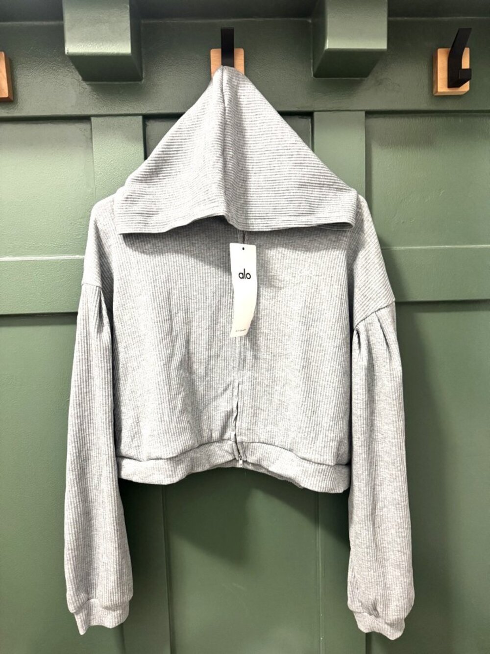 Alo Yoga Ribbed Cropped Zip Up Hoodie Heather Gray Large NWT
